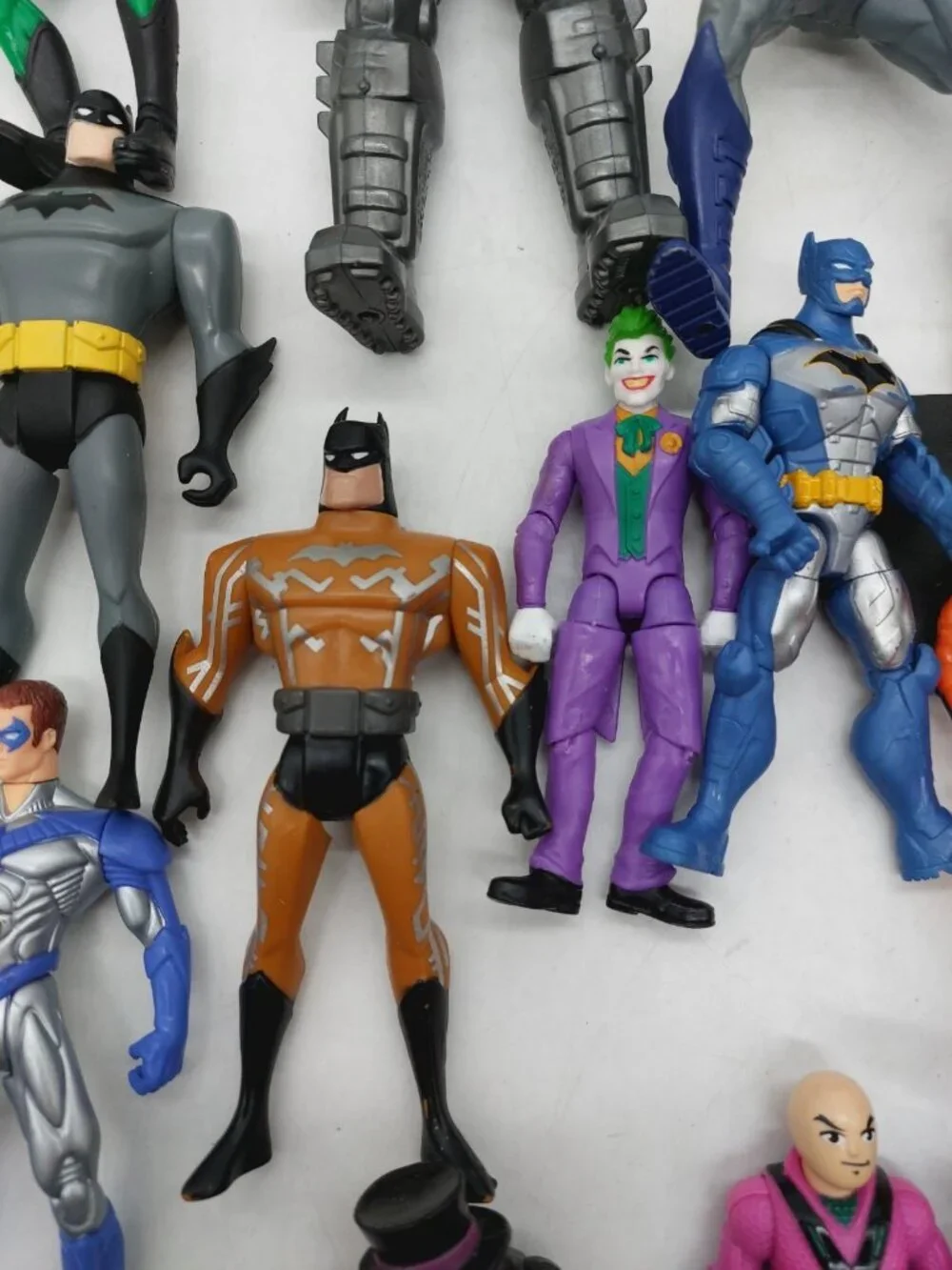 Batman Action Figures Lot of 14 Various Brands Sizes Robin Penguin Joker READ